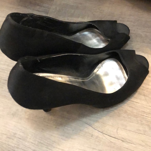 Steve Madden Black Heels - Picture 2 of 2